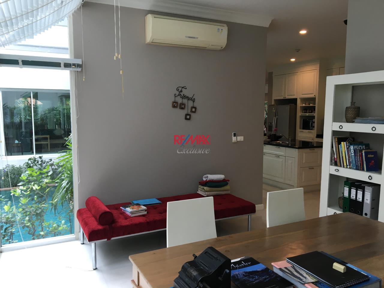 RE/MAX Exclusive Agency's Beautiful House With Private Pool in Bang Na 6