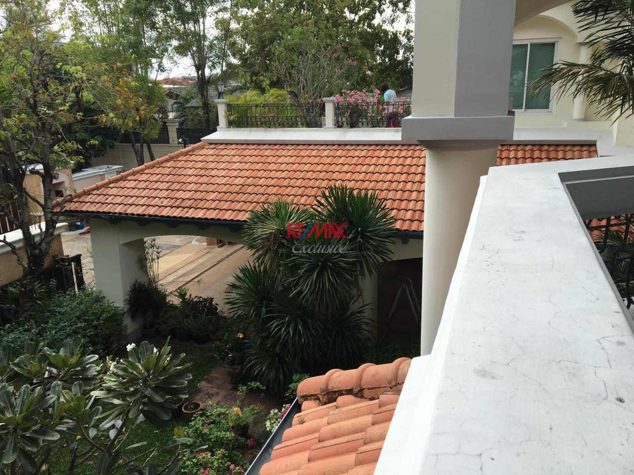 RE/MAX Exclusive Agency's Beautiful House With Private Pool in Bang Na 10
