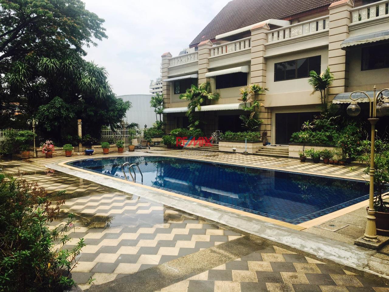 RE/MAX Exclusive Agency's Townhouse In Secured Compound, On Nut Area, 3 Bedrooms, 350 Sqm., For Rent 50,000 THB 1