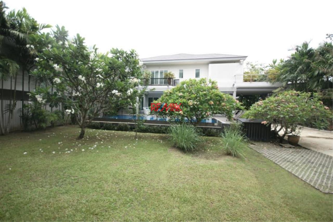 RE/MAX Exclusive Agency's Detached House With Private Swimming Pool, 4 Bedrooms 280 Sq wah, For Rent Only 250,000 THB 3