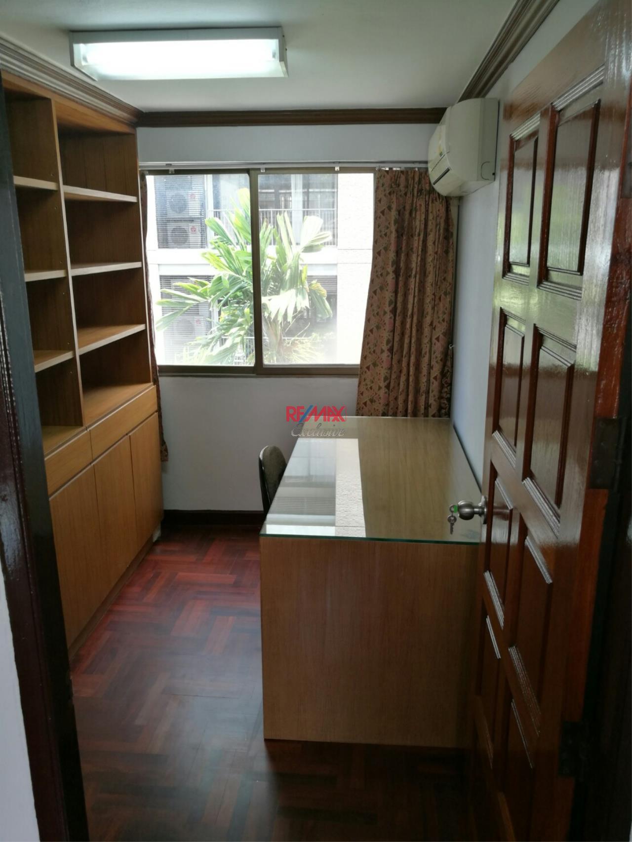RE/MAX Exclusive Agency's Single house, 400 sqm, 4 +1 bedrooms in Sukhumvit 31/2 for rent 27