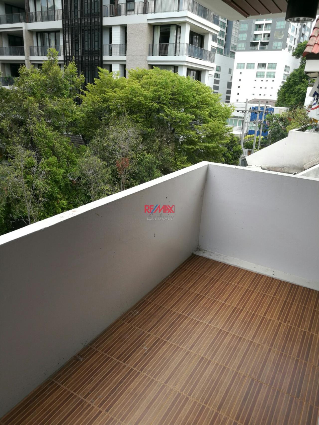 RE/MAX Exclusive Agency's Single house, 400 sqm, 4 +1 bedrooms in Sukhumvit 31/2 for rent 32