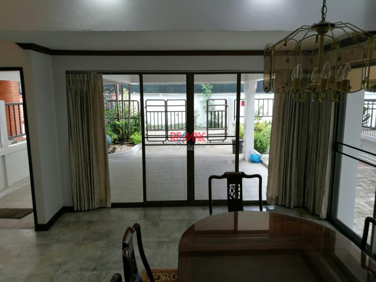 RE/MAX Exclusive Agency's Single house, 400 sqm, 4 +1 bedrooms in Sukhumvit 31/2 for rent 5