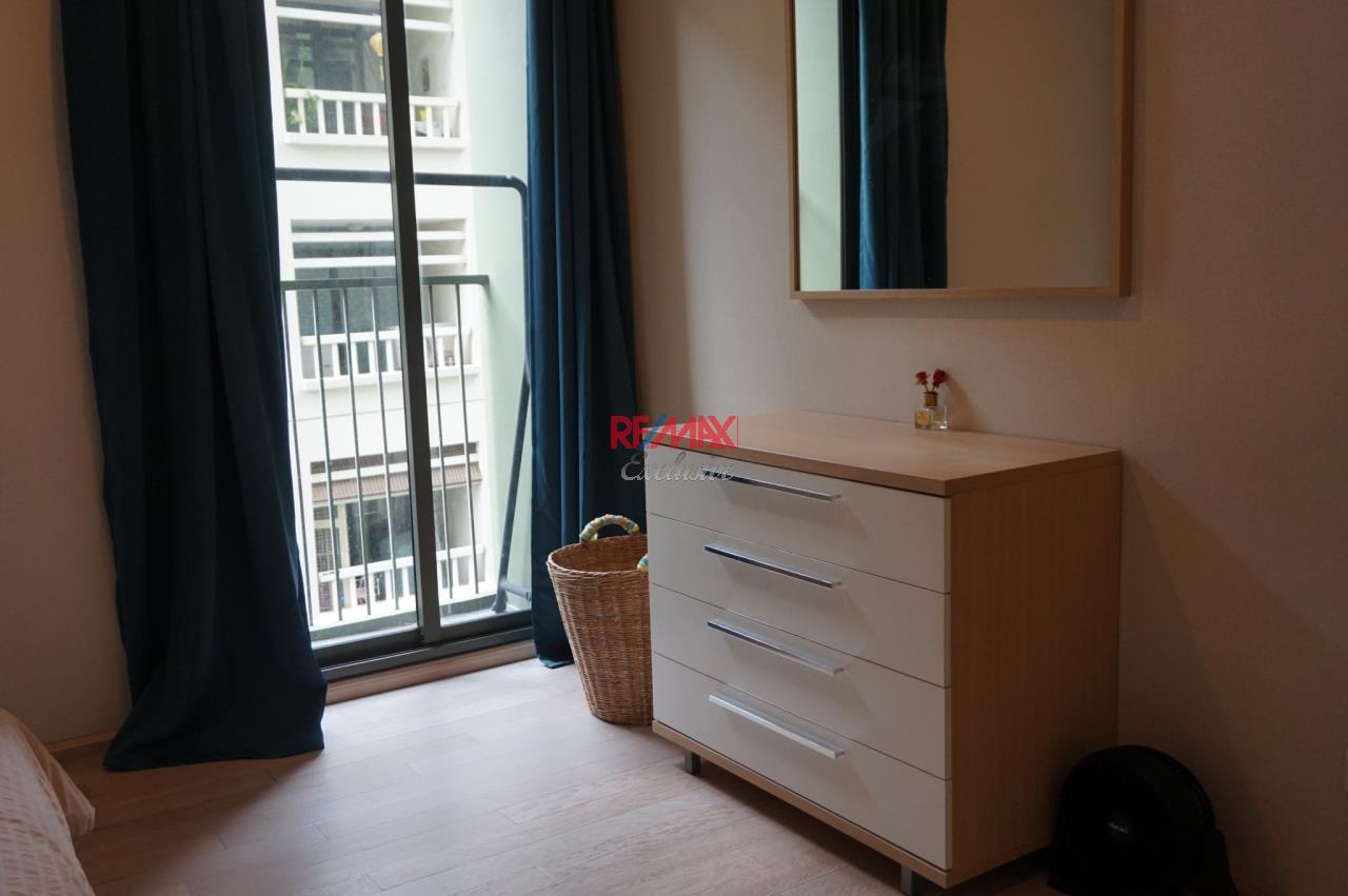 RE/MAX Exclusive Agency's Spacious modern 1BR for rent in Thonglor, with free tuk-tuk service to BTS. 11