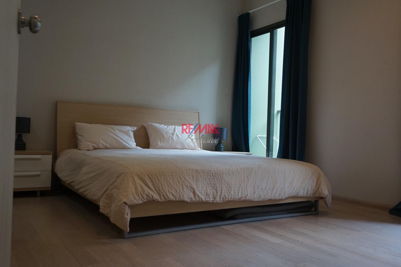 RE/MAX Exclusive Agency's Spacious modern 1BR for rent in Thonglor, with free tuk-tuk service to BTS. 4