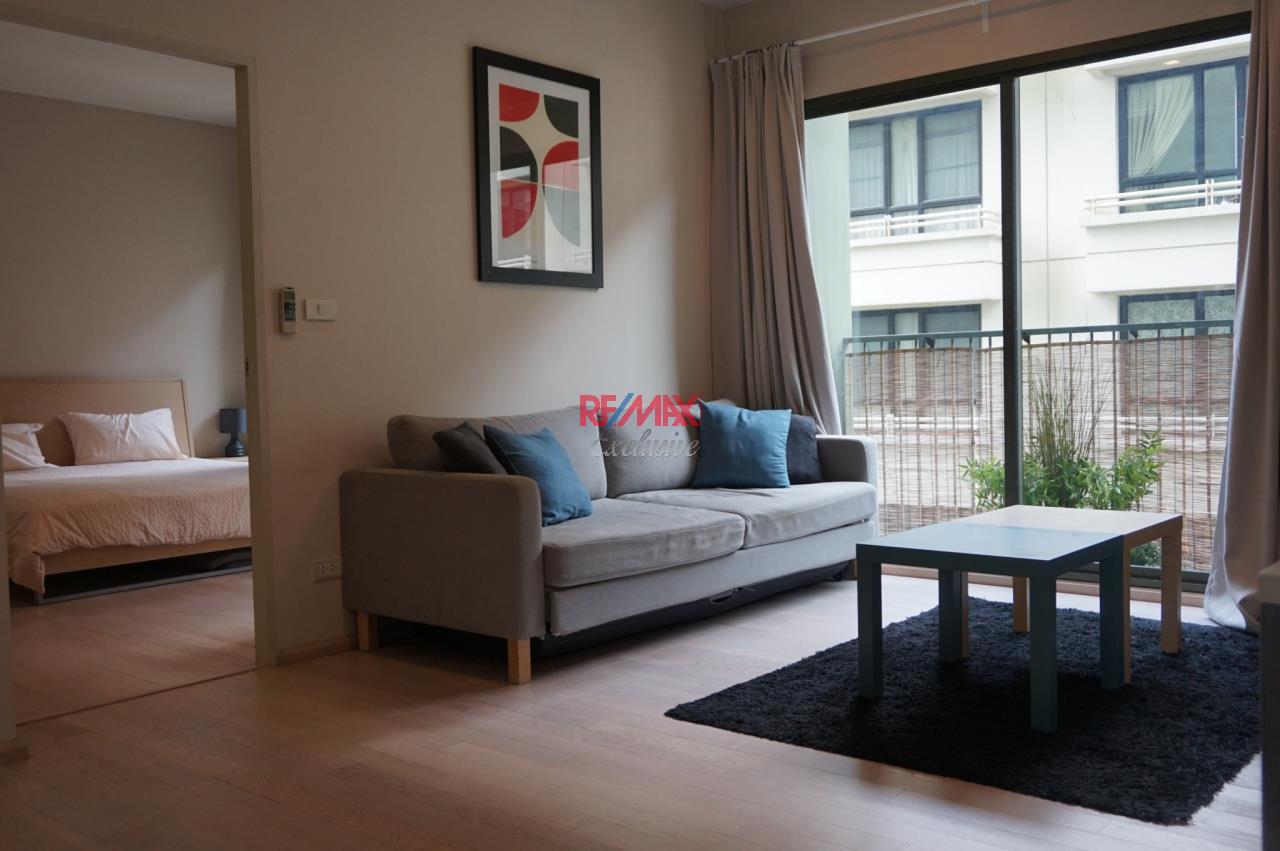 RE/MAX Exclusive Agency's Spacious modern 1BR for rent in Thonglor, with free tuk-tuk service to BTS. 1