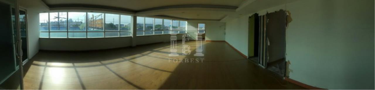 Forbest Properties Agency's 37835 - Ladpraw, Office building for sale, useable area 1,500 Sq.m. 1