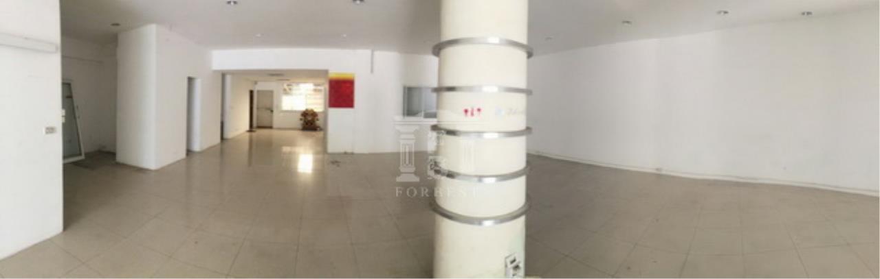 Forbest Properties Agency's 37835 - Ladpraw, Office building for sale, useable area 1,500 Sq.m. 3
