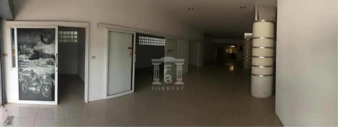 Forbest Properties Agency's 37835 - Ladpraw, Office building for sale, useable area 1,500 Sq.m. 4