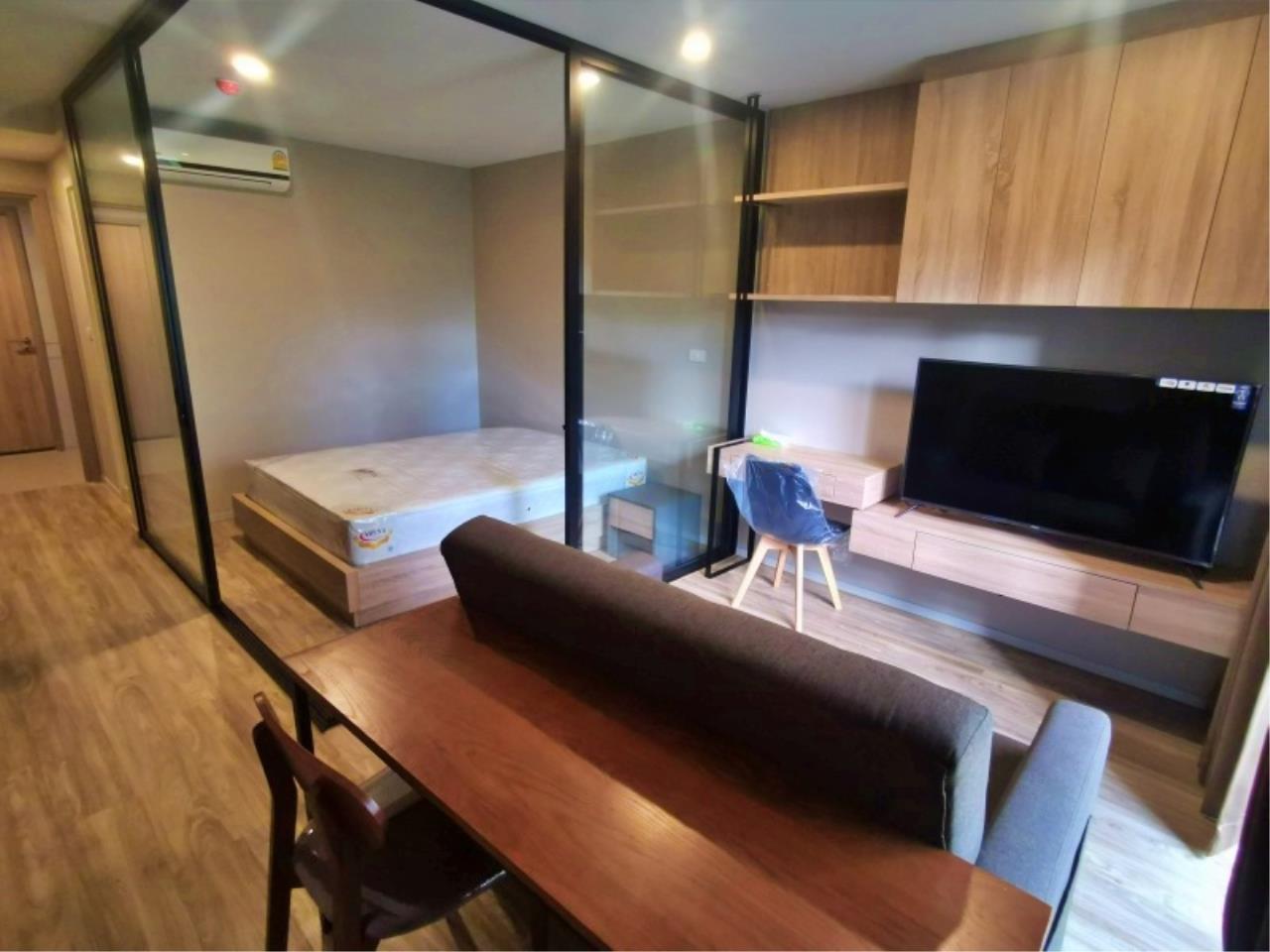 Century21 Skylux Agency's Blossom Condo @ Sathorn-Charoenrat / Condo For Rent / 1 Bedroom / 30 SQM / BTS Surasak / Bangkok 2