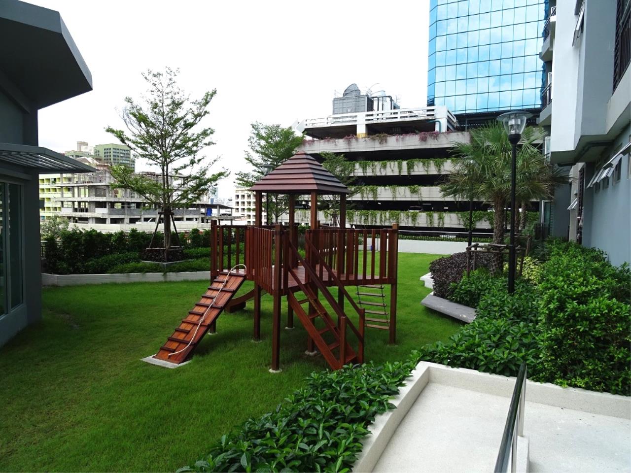 Century21 Skylux Agency's Supalai Park Ekkamai-Thonglor / Condo For Sale / 2 Bedroom / 72 SQM / BTS Ekkamai / Bangkok 9