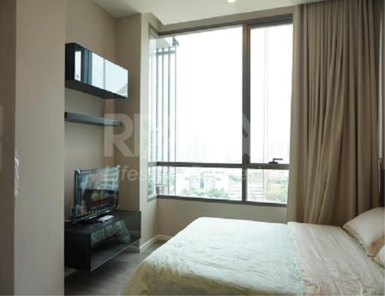 RE/MAX LifeStyle Property Agency's The Room Sukhumvit 69 8