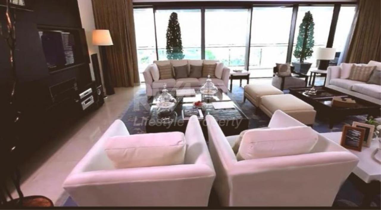 RE/MAX LifeStyle Property Agency's The Residences at The St. Regis Bangkok 1