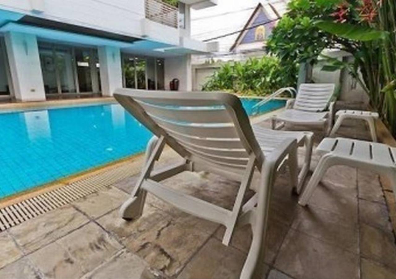 Bangkok Residential Agency's 3 Bed Apartment For Rent in Phloenchit BR0640AP 2