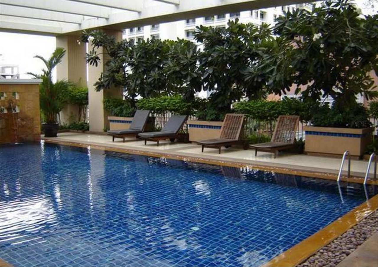 Bangkok Residential Agency's 3 Bed Condo For Rent in Chidlom BR4117CD 1