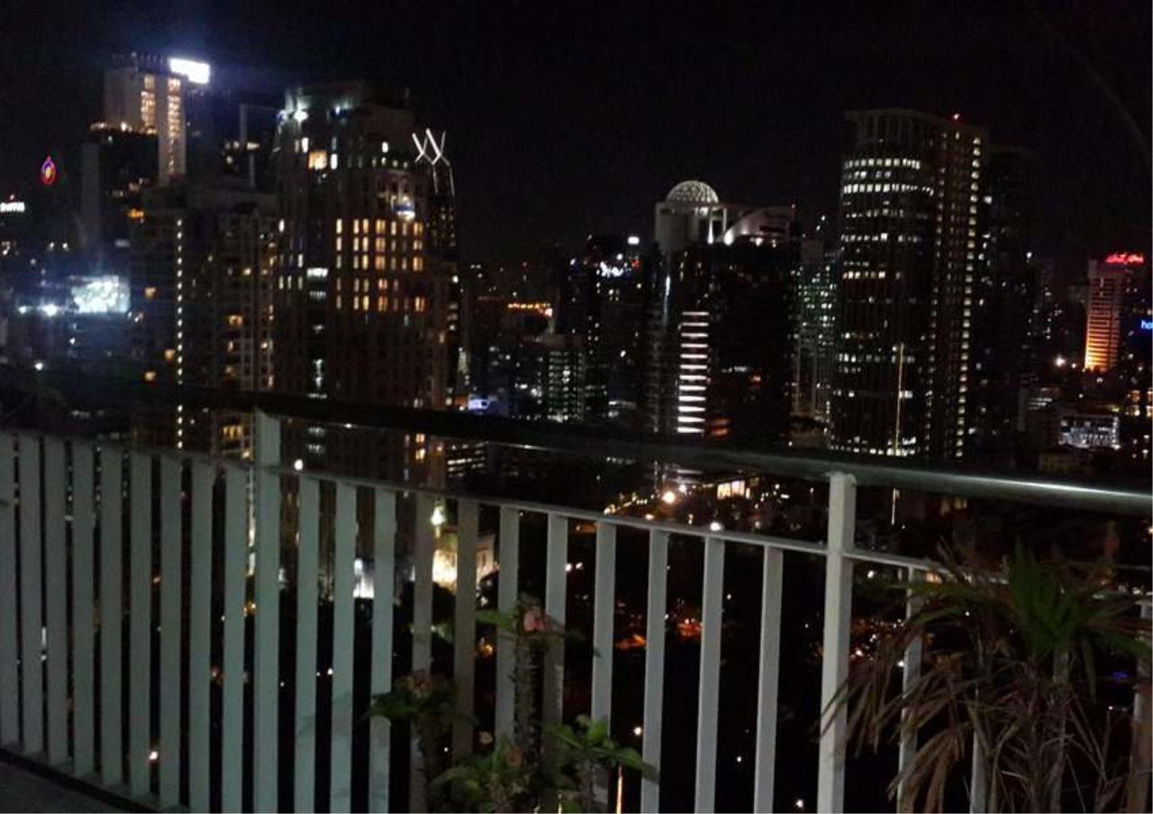 Bangkok Residential Agency's 3 Bed Condo For Rent in Chidlom BR5720CD 10