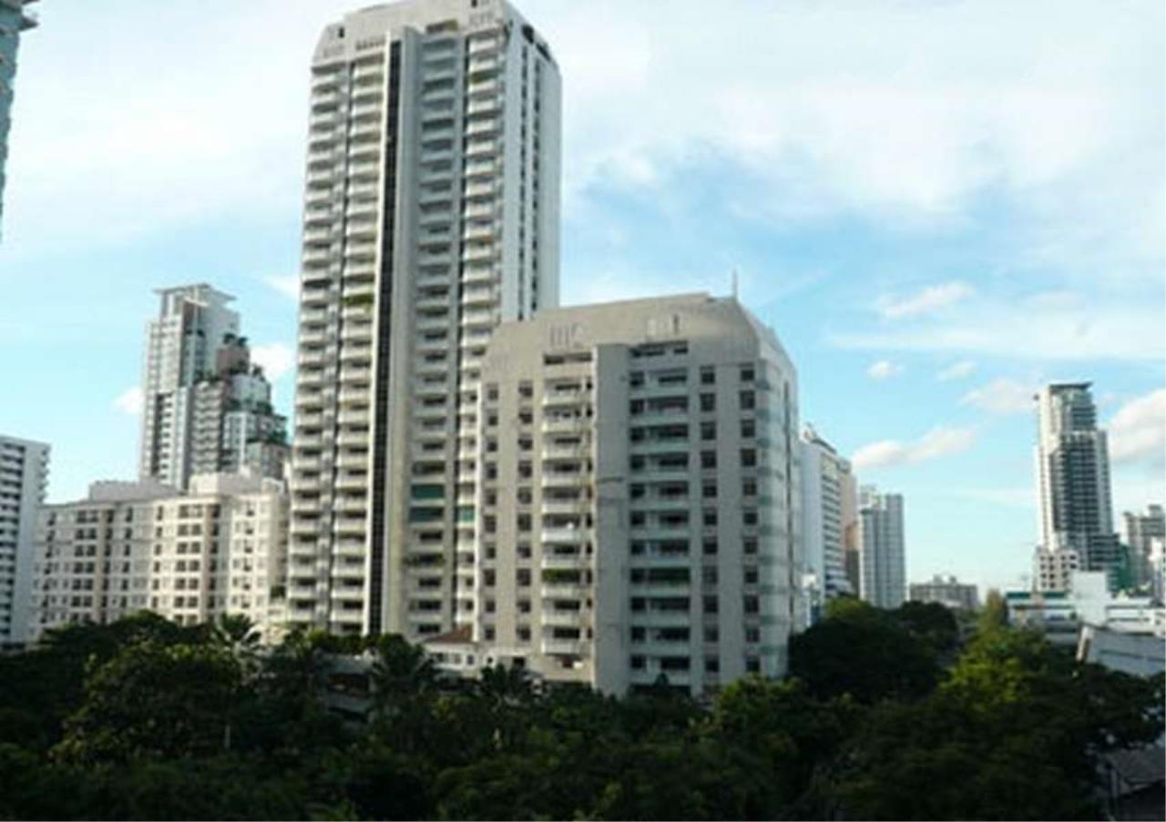 Bangkok Residential Agency's 3 Bed Condo For Rent in Ekkamai BR5973CD 1