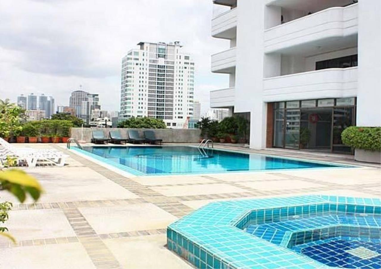 Bangkok Residential Agency's 3 Bed Condo For Rent in Ekkamai BR5973CD 4