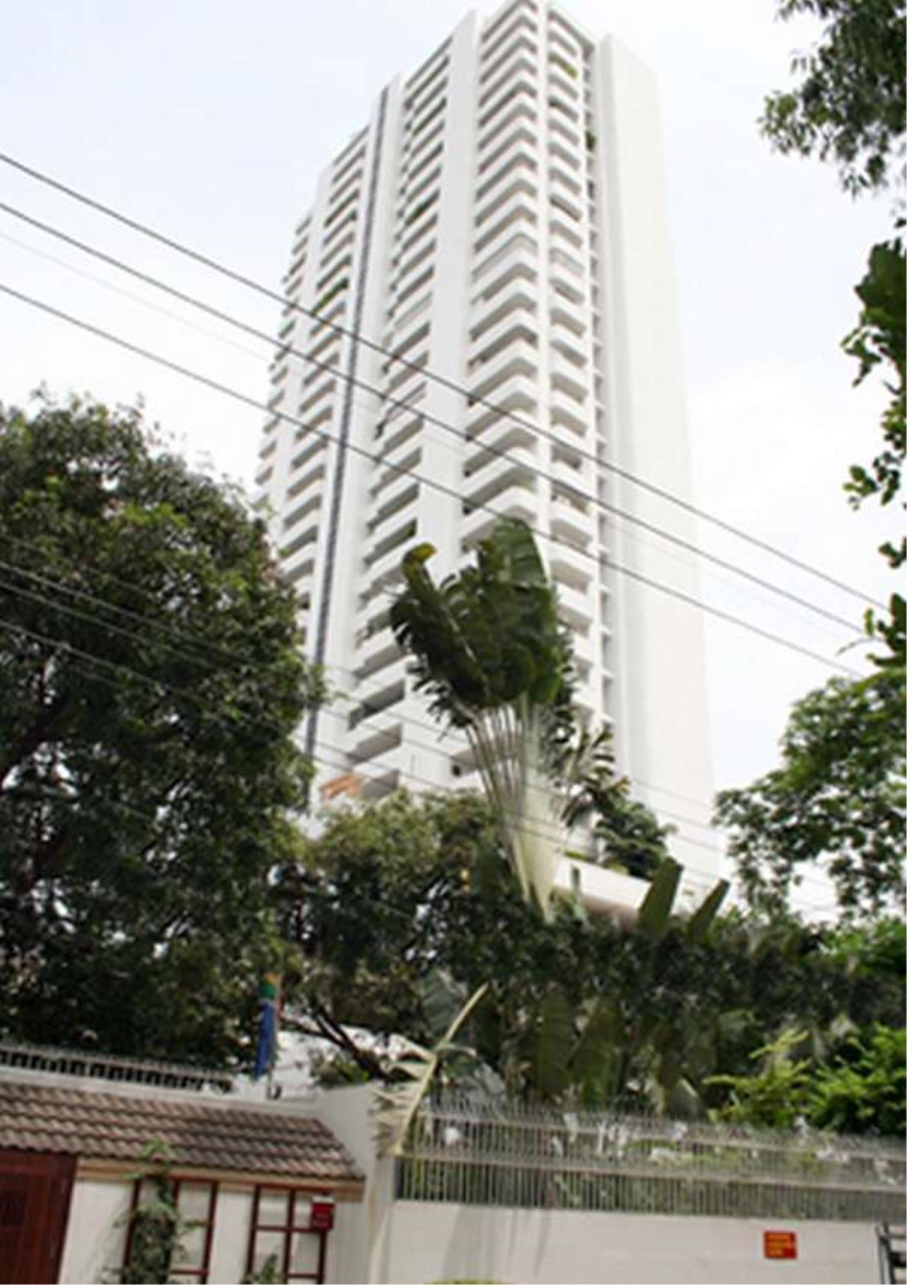 Bangkok Residential Agency's 3 Bed Condo For Rent in Ekkamai BR5975CD 2