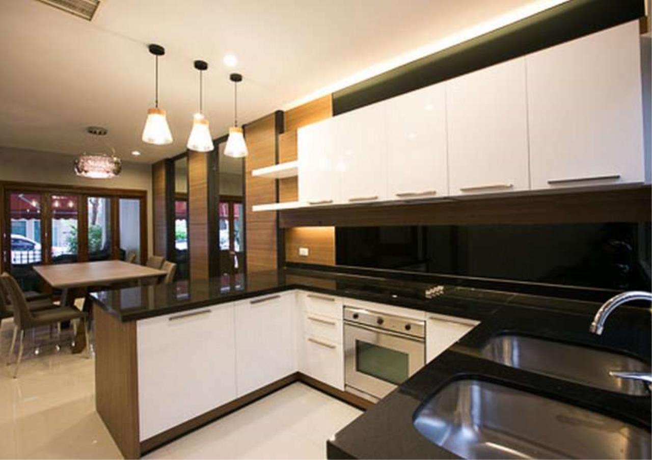 Bangkok Residential Agency's 4 Bed Townhouse in Compound For Rent in Thonglor BR8543TH 3