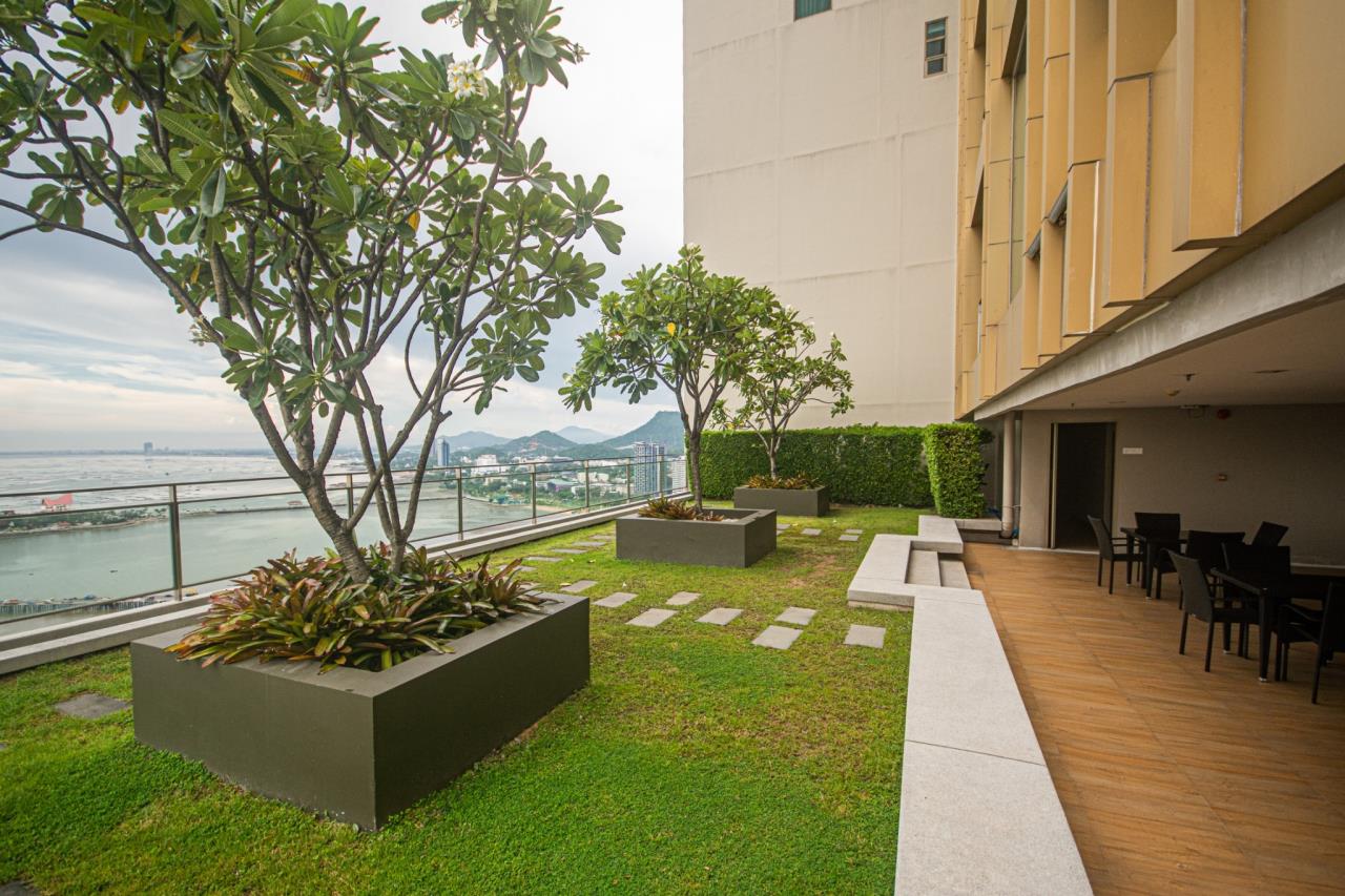 Thai Property Investor* Agency's Perfect Feng Shui = Mountain up Front, Sea Behind 12th Floor Condo for SALE at Marina Bay front SiRacha Located Center of SiRacha!! 11
