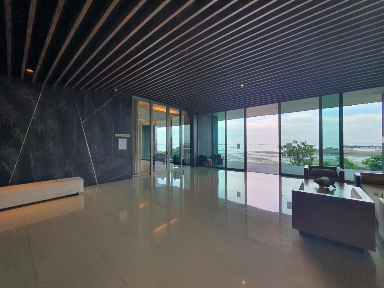 Thai Property Investor* Agency's Perfect Feng Shui = Mountain up Front, Sea Behind 12th Floor Condo for SALE at Marina Bay front SiRacha Located Center of SiRacha!! 9