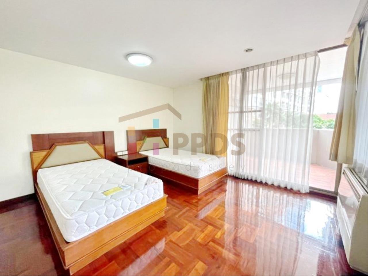 Propodyssey Agency's 3 Bedrooms for rent with big balcony in Sukhumvit soi 24 8