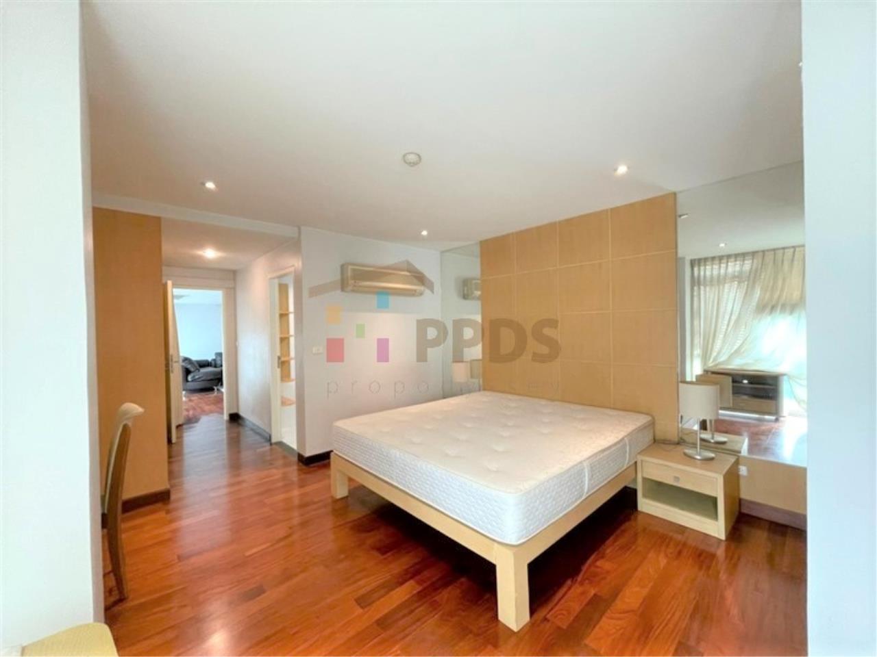 Propodyssey Agency's Nice 2 beds for rent at Urbana Sukhumvit 15 close to BTS Nana 4