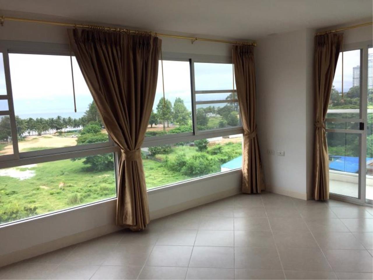 RE/MAX Town & Country Property Agency's Nice condo in Bang saray 4