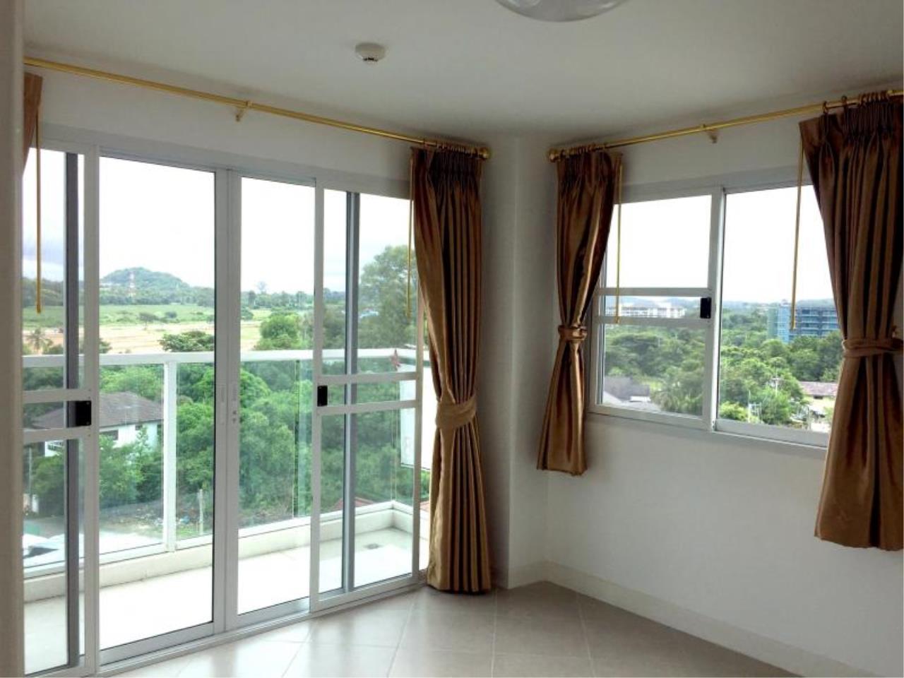 RE/MAX Town & Country Property Agency's Nice condo in Bang saray 6