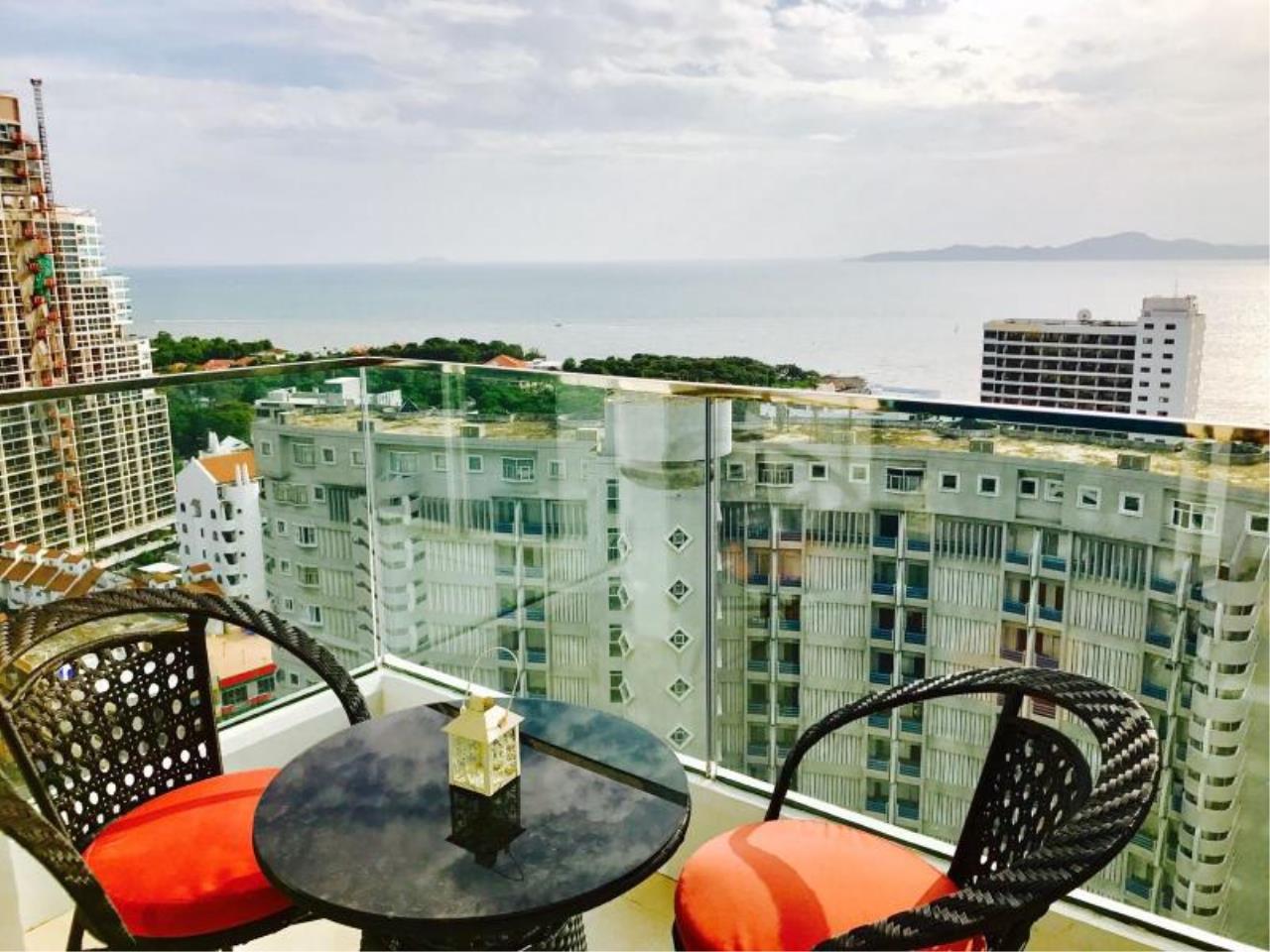 RE/MAX Town & Country Property Agency's Sea View condo on Pratamnak 1