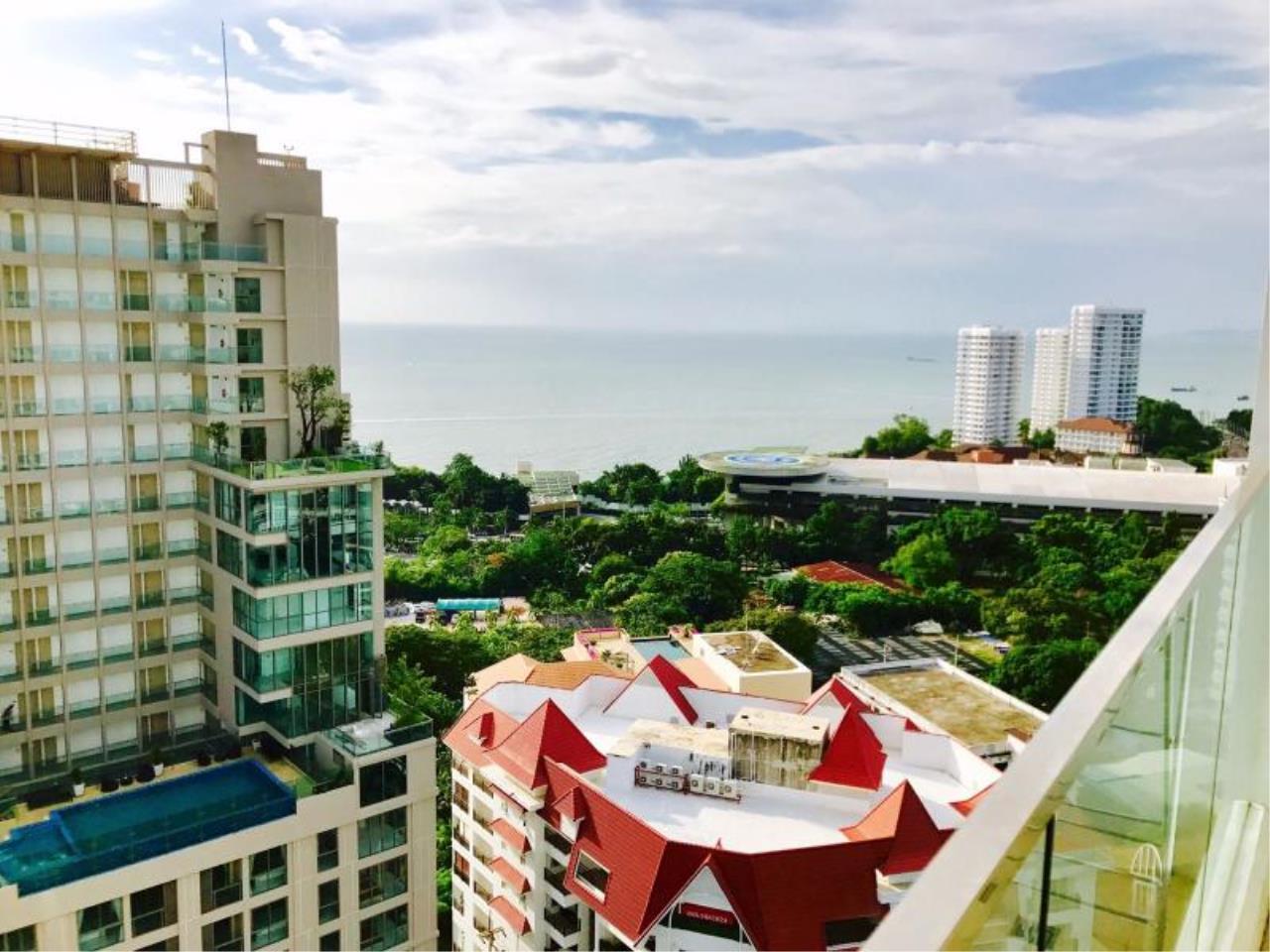 RE/MAX Town & Country Property Agency's Sea View condo on Pratamnak 3