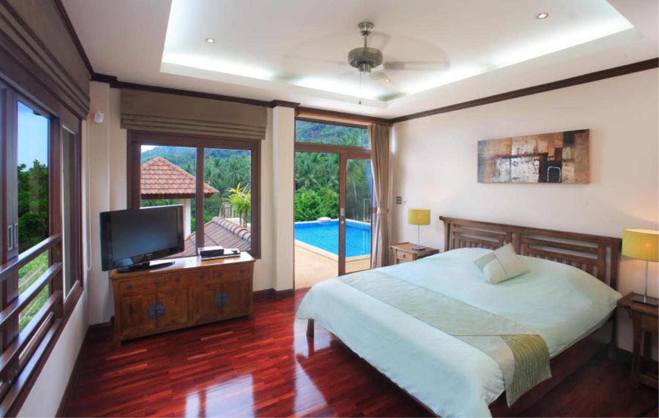 RE/MAX Island Real Estate Agency's Sea view villa in Chaweng Hills with home cinema 11