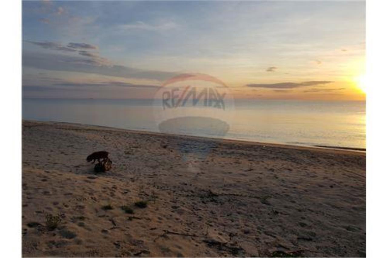 RE/MAX Island Real Estate Agency's Beach Land for sale in Sichon 3