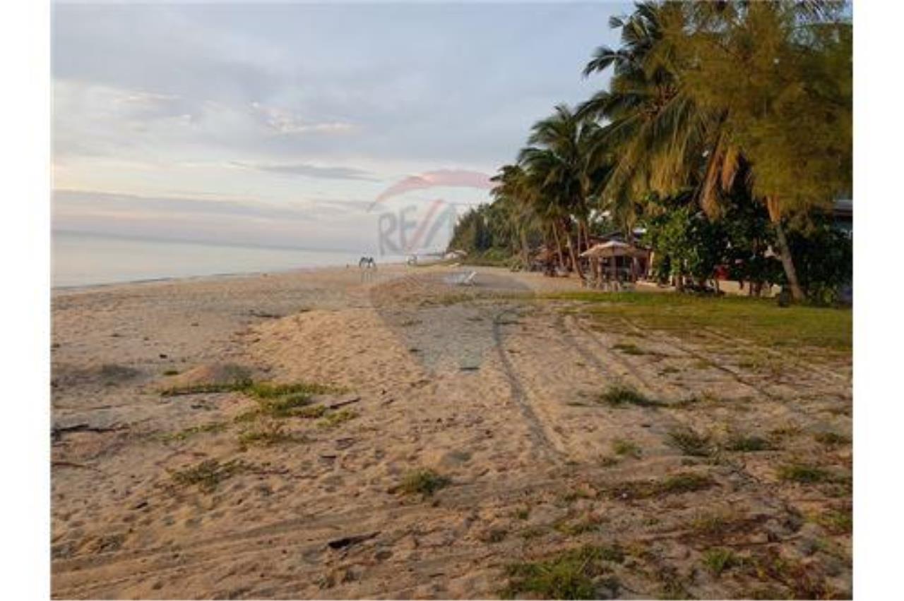 RE/MAX Island Real Estate Agency's Beach Land for sale in Sichon 4