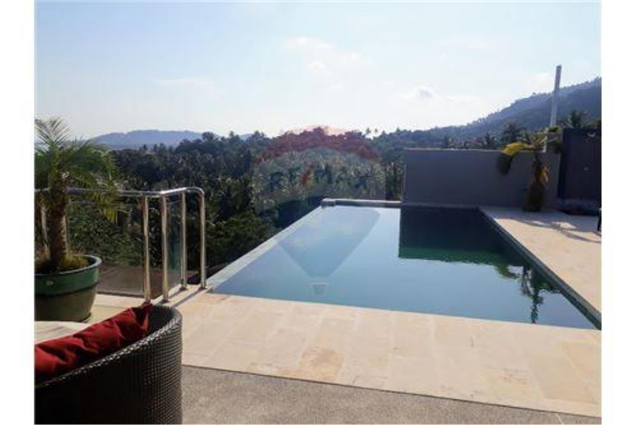 RE/MAX Island Real Estate Agency's villa with the breathtaking sea view in Lamai 10