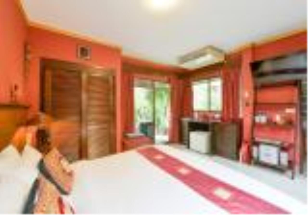 Signature Realty ( Thailand ) Co Ltd Agency's Luxury antique pool villa 6 bedroom 6 bathroom at Thappraya Road. 7