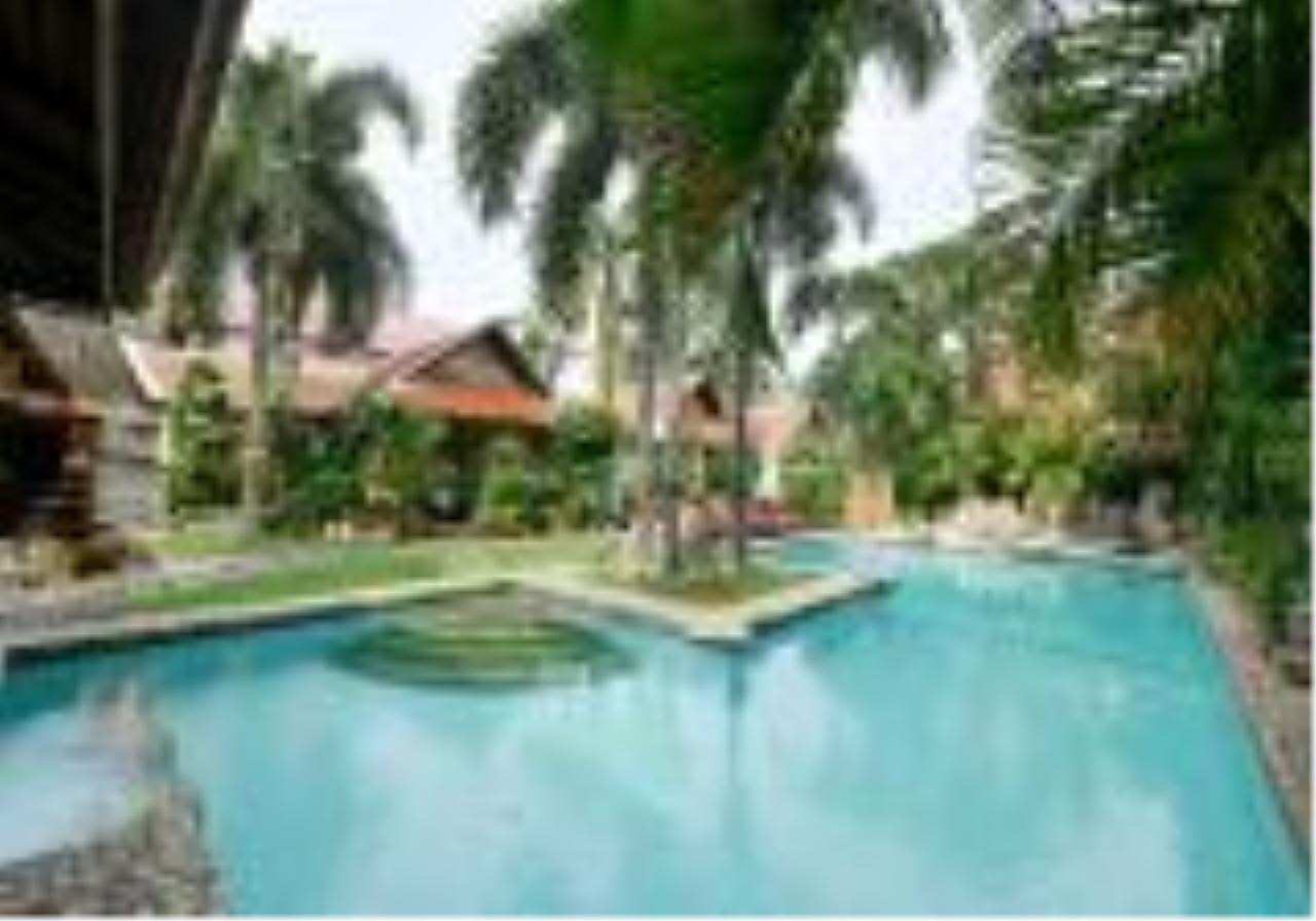 Signature Realty ( Thailand ) Co Ltd Agency's Luxury antique pool villa 6 bedroom 6 bathroom at Thappraya Road. 1