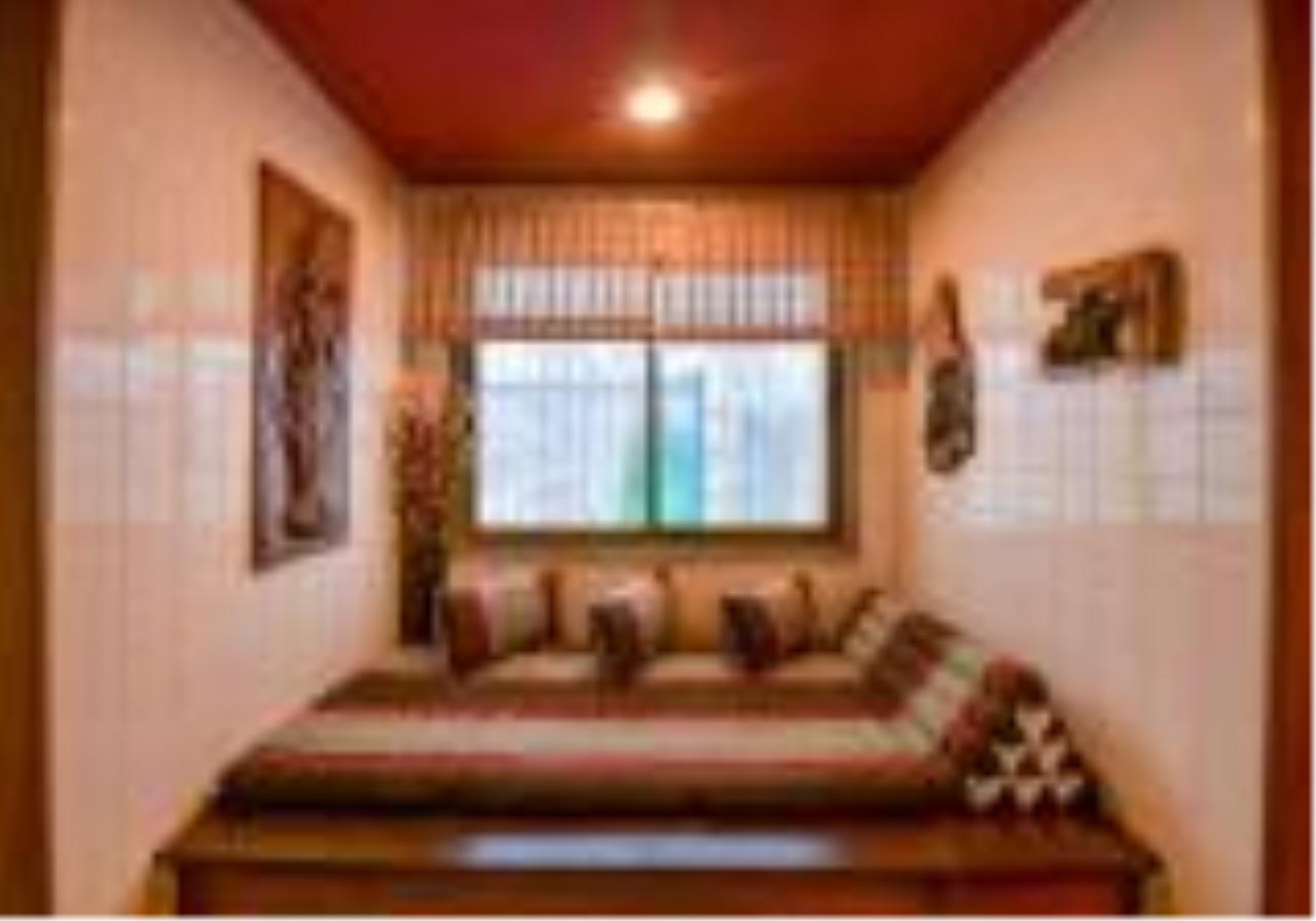 Signature Realty ( Thailand ) Co Ltd Agency's Luxury antique pool villa 6 bedroom 6 bathroom at Thappraya Road. 20