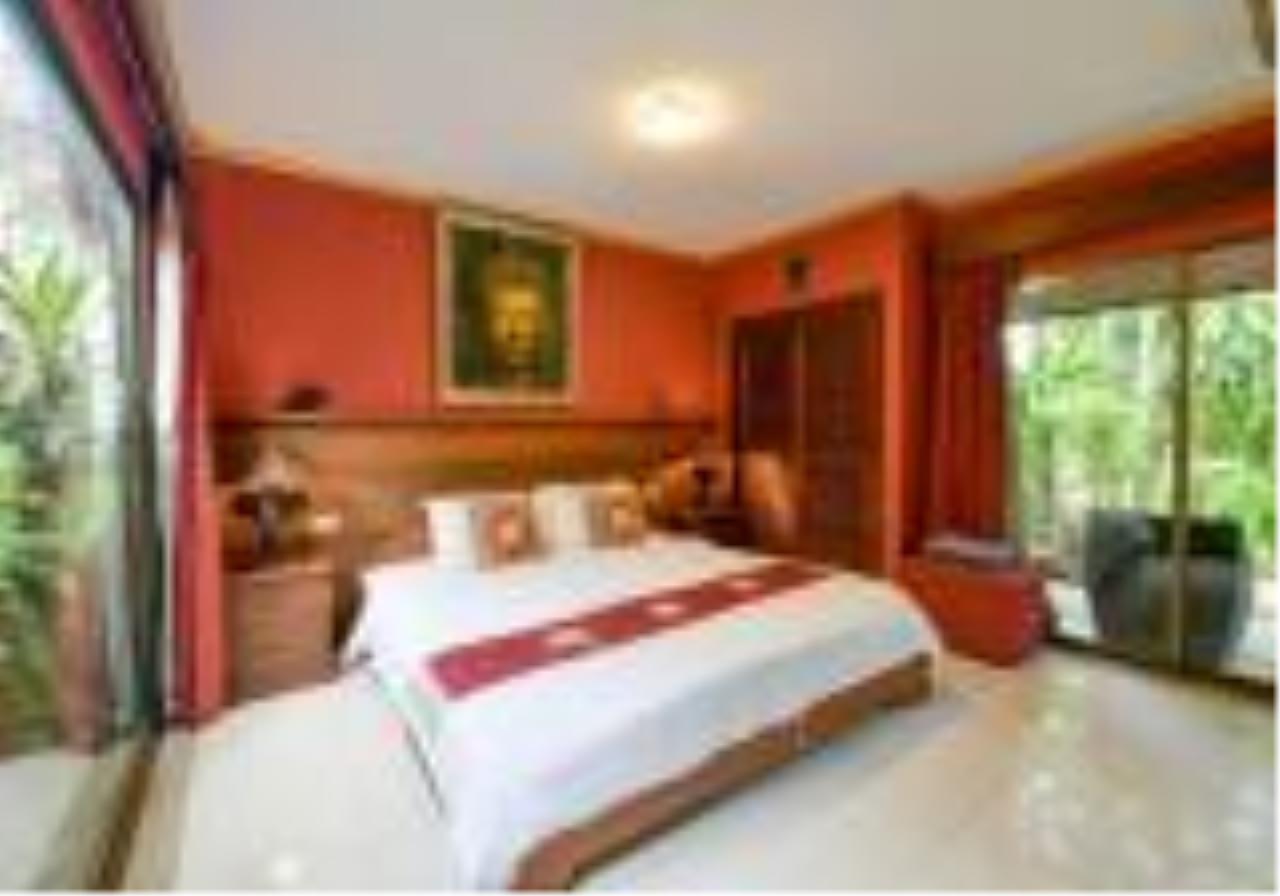Signature Realty ( Thailand ) Co Ltd Agency's Luxury antique pool villa 6 bedroom 6 bathroom at Thappraya Road. 26