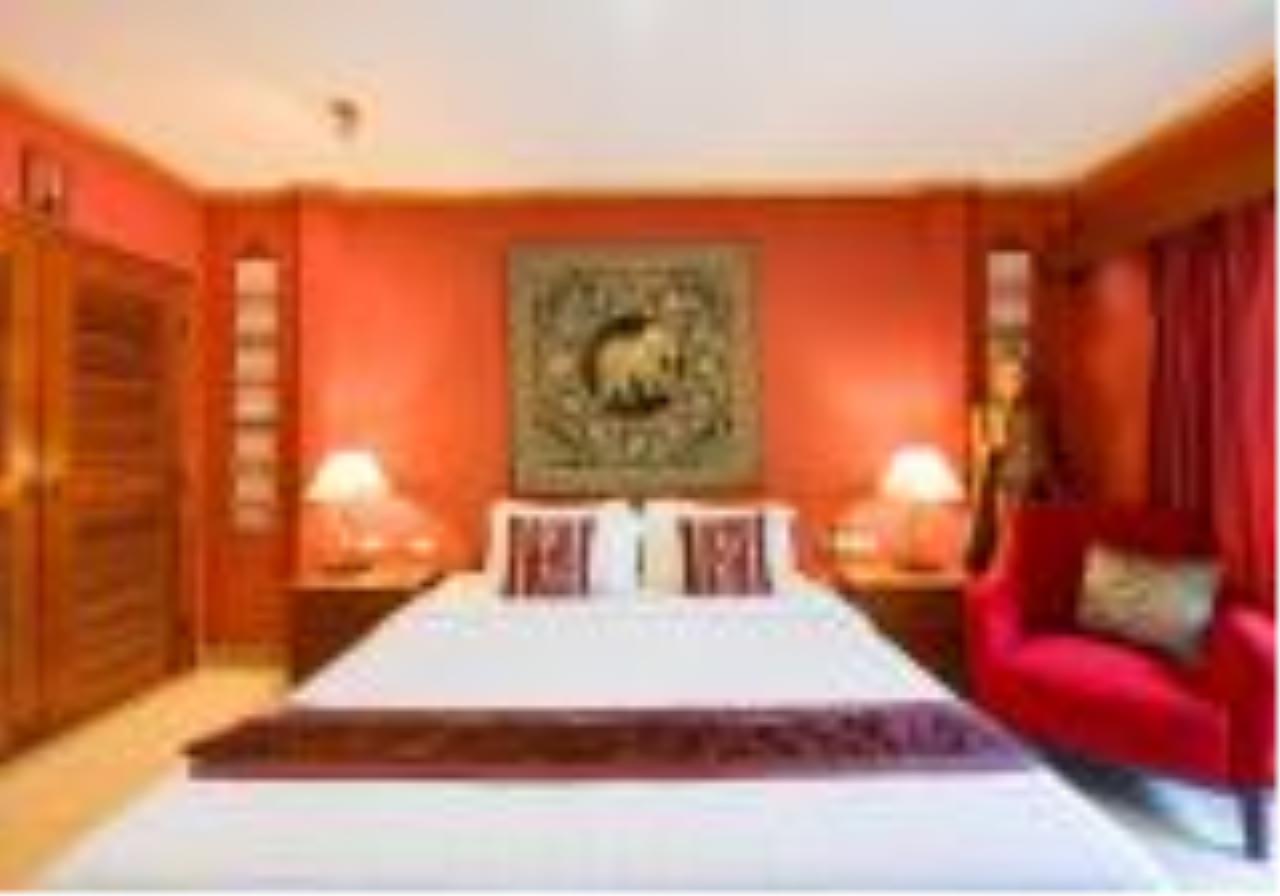 Signature Realty ( Thailand ) Co Ltd Agency's Luxury antique pool villa 6 bedroom 6 bathroom at Thappraya Road. 24