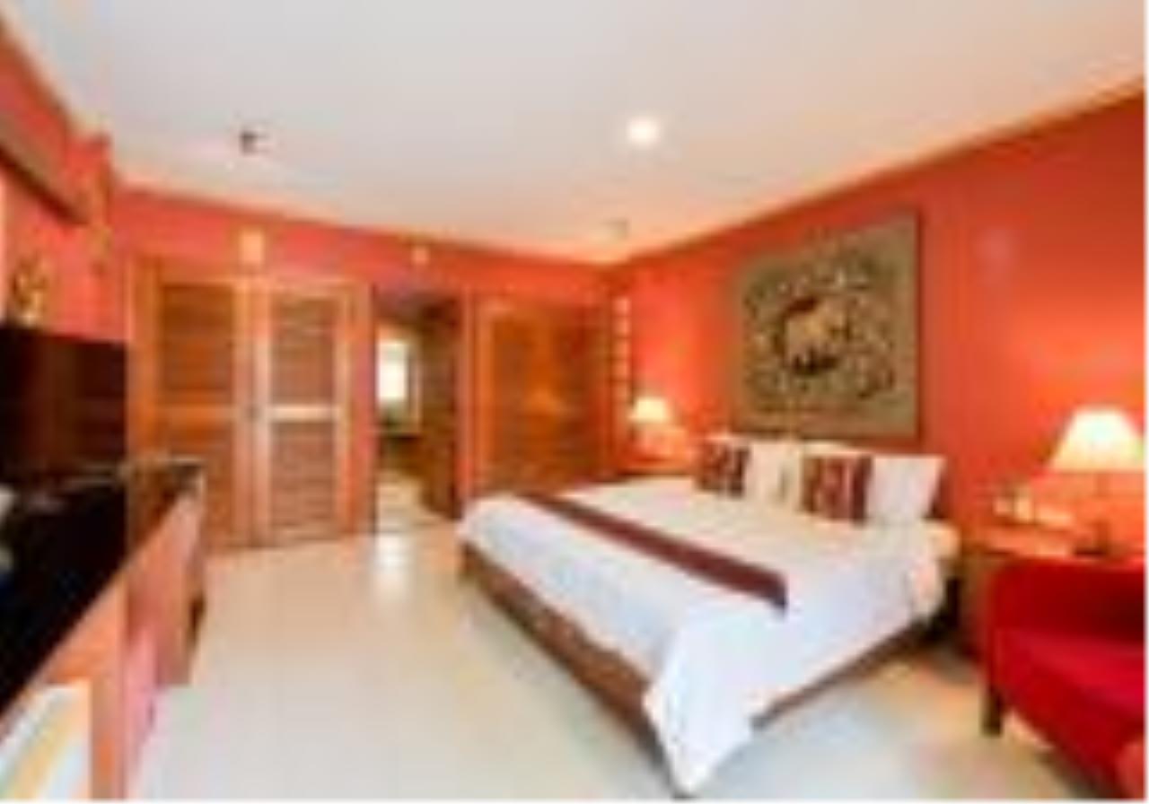Signature Realty ( Thailand ) Co Ltd Agency's Luxury antique pool villa 6 bedroom 6 bathroom at Thappraya Road. 12