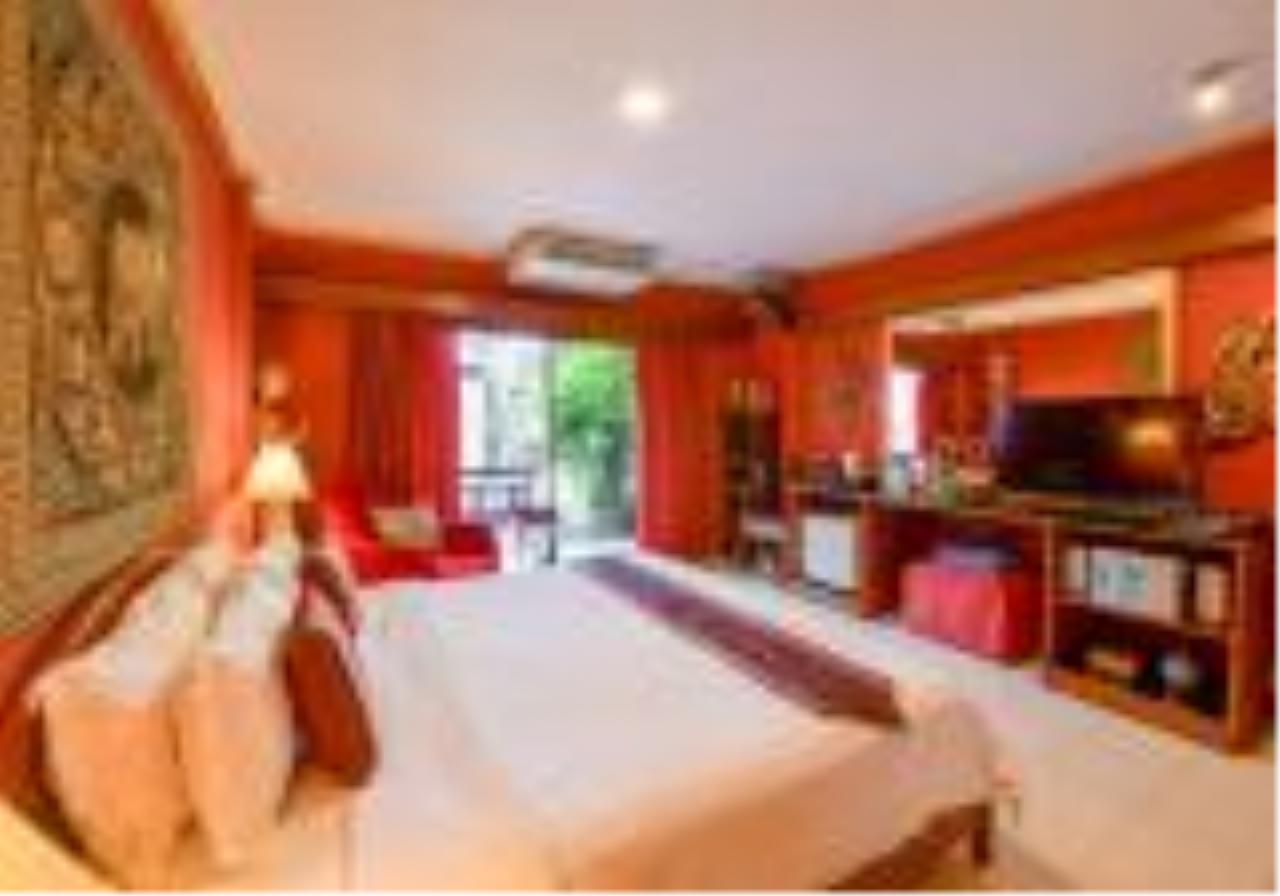 Signature Realty ( Thailand ) Co Ltd Agency's Luxury antique pool villa 6 bedroom 6 bathroom at Thappraya Road. 21