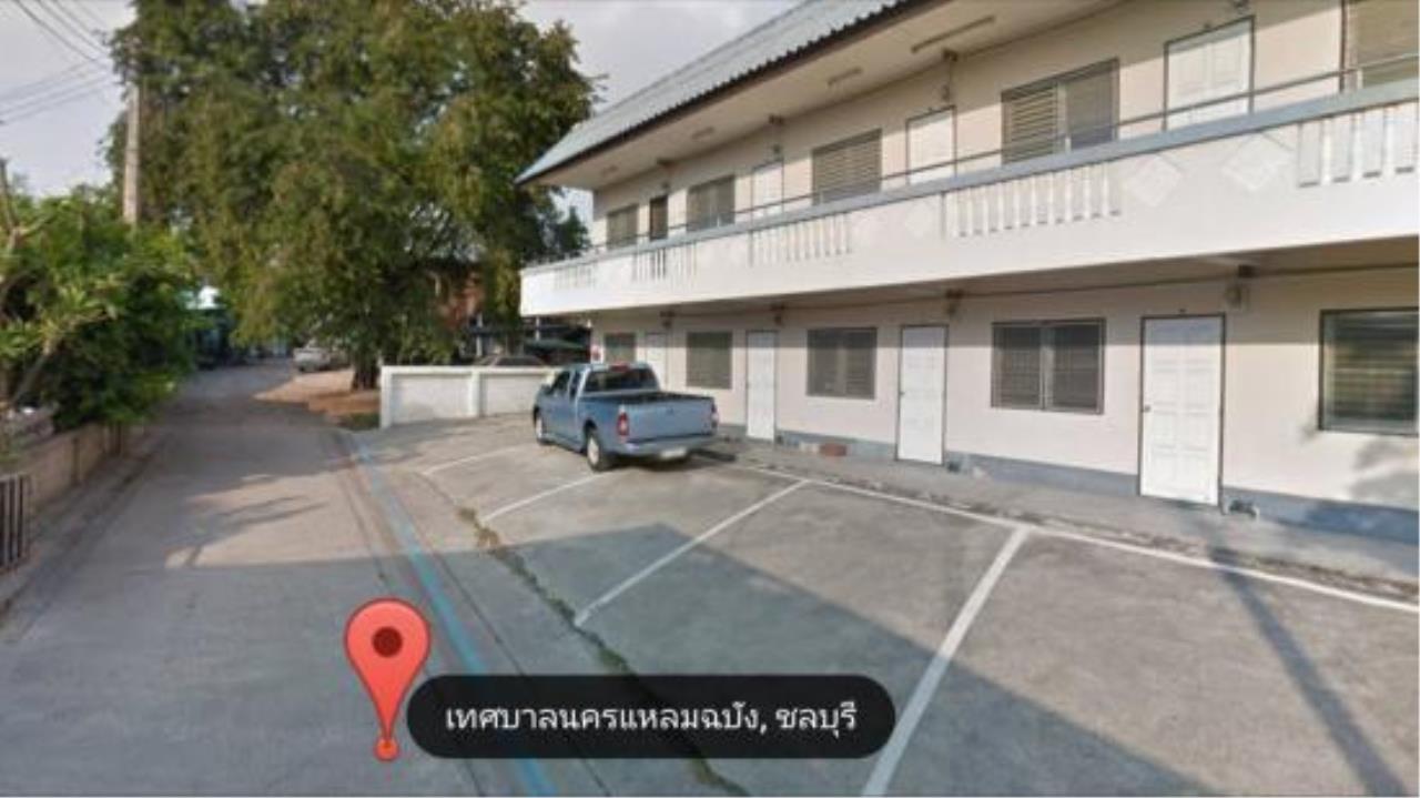 The Agent Property Agency's Sriracha Dormitory for sale, area of 109 sq.m., 2 floors with 12 rooms, near Sriracha Transport Office, 100 meters, 3 minutes to Ao Udom intersection, near Laem Chabang Industrial Estate, golden location of EEC Special. Yield cut 5.2% 2