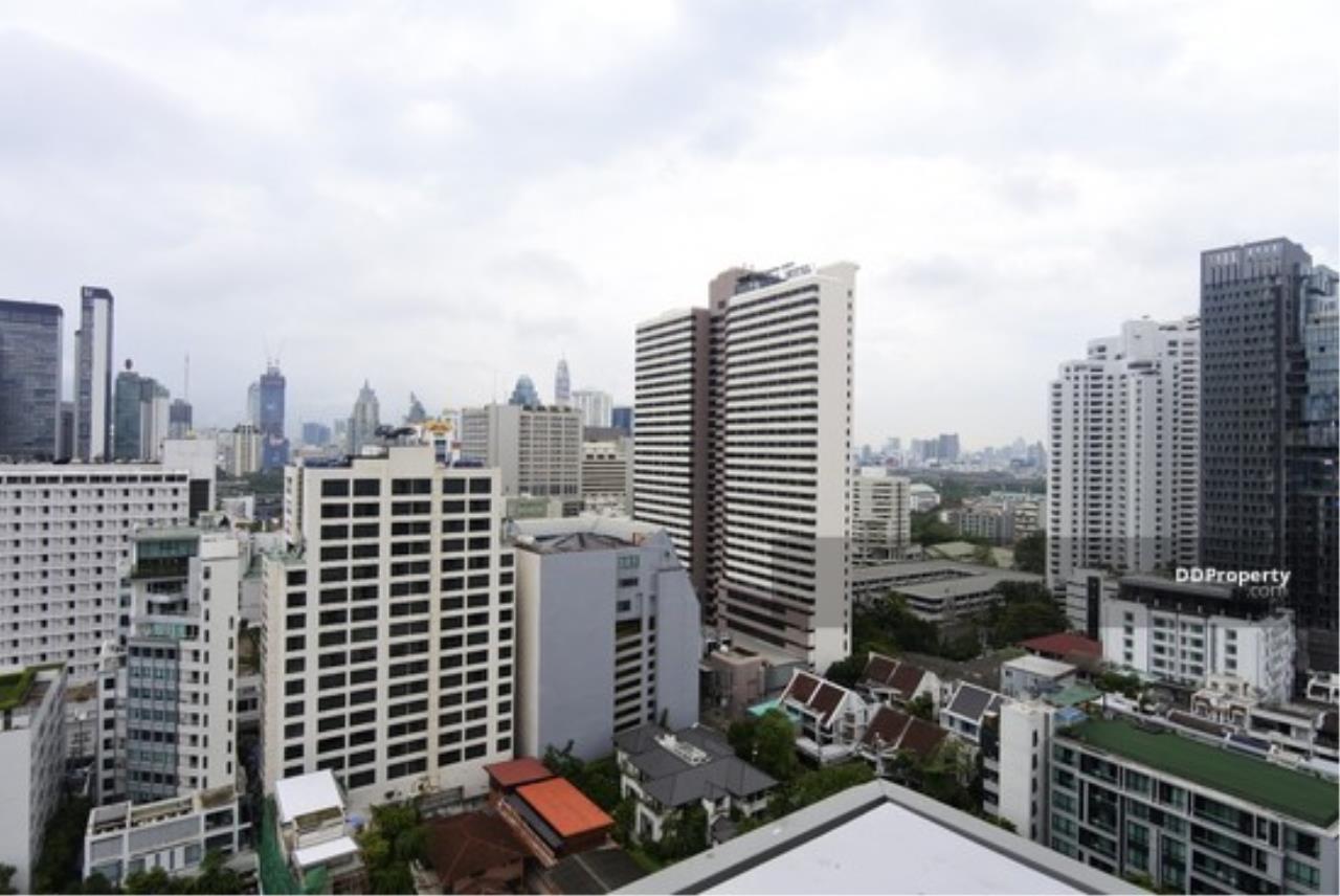 The Agent Property Agency's Condo Hyde Sukhumvit 11, size 63.12 sqm. 18th floor Duplex Penthouse 1 bed 2 bath city view, good location near BTS Nana 450 meters and MRT Asoke Central Embassy, Central Chidlom, Amarin Plaza, EmQuartier, The Emporium, Siam Square. Everytime 11