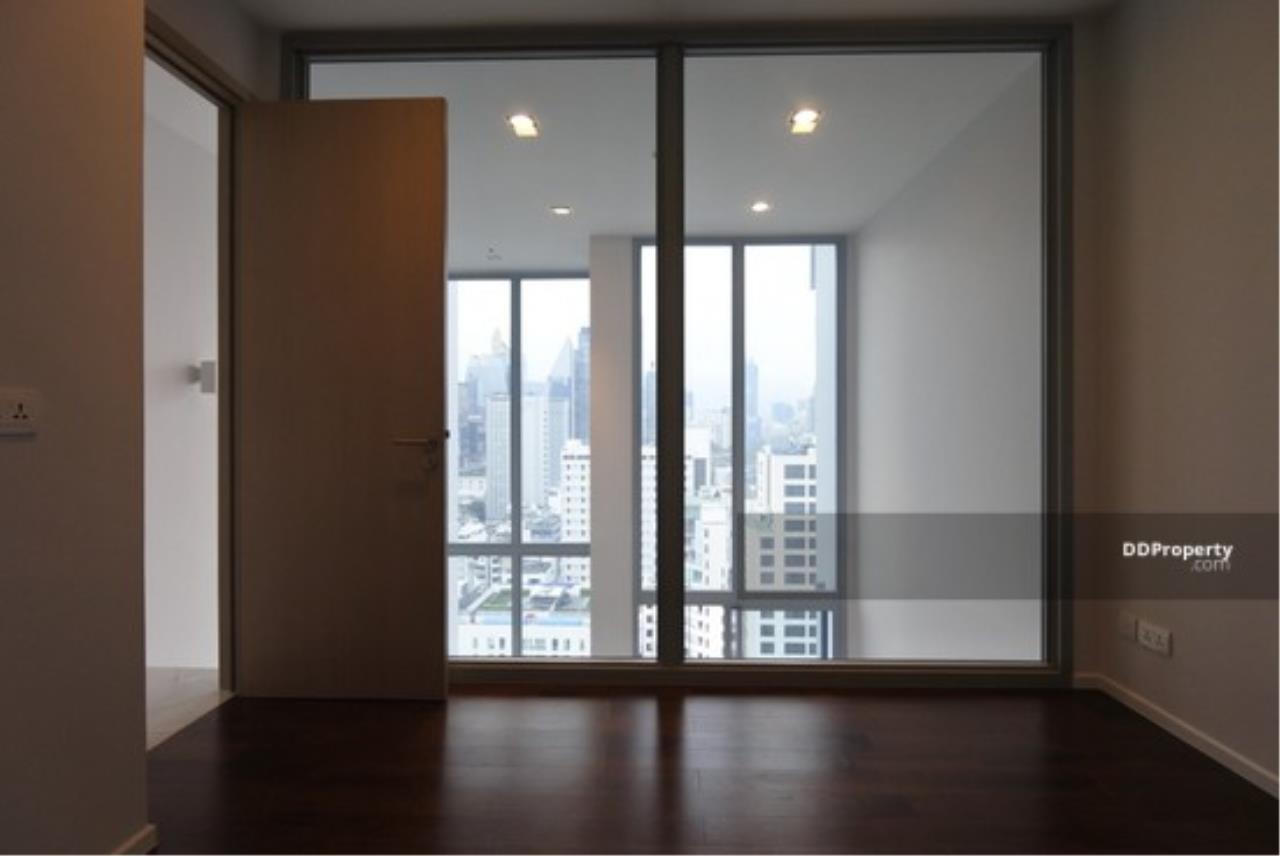 The Agent Property Agency's Condo Hyde Sukhumvit 11, size 63.12 sqm. 18th floor Duplex Penthouse 1 bed 2 bath city view, good location near BTS Nana 450 meters and MRT Asoke Central Embassy, Central Chidlom, Amarin Plaza, EmQuartier, The Emporium, Siam Square. Everytime 9