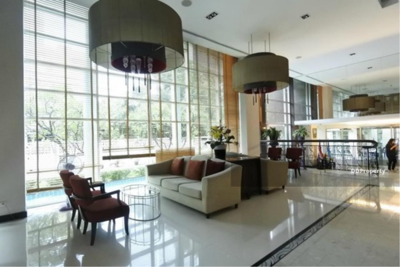 The Agent Property Agency's Condo for sale, The Address Sukhumvit42, size 45.30 sq.m., 5th floor, Building A, 1 bed, 1 bath, city view, decorated in modern style. Sale with furniture, near BTS Ekkamai, BTS Phra Khanong, near Ramindra-At-Narong expressway, Major Ekamai 20