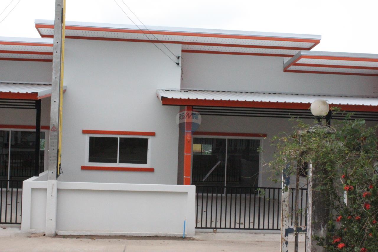 RE/MAX Real Estate Pros Agency's Town house  for sale in Nikompattana Rayong Soi  Chobchuay. 2