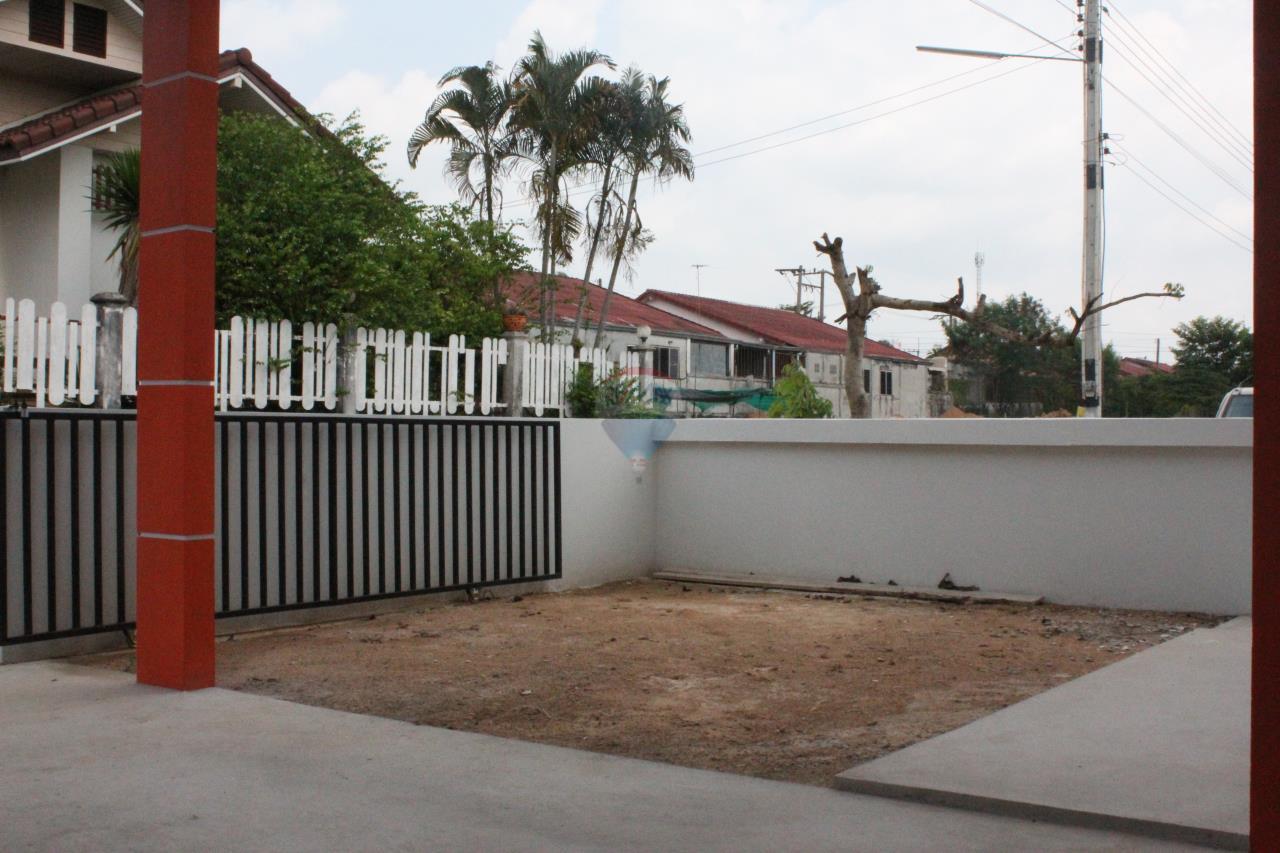 RE/MAX Real Estate Pros Agency's Town house  for sale in Nikompattana Rayong Soi  Chobchuay. 6