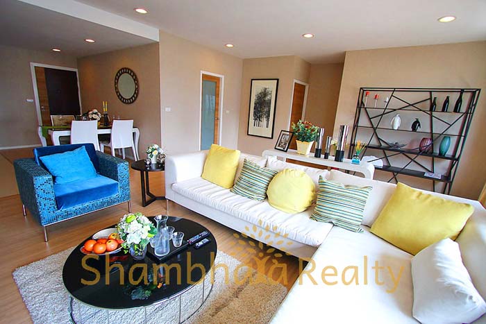 Shambhala Realty Agency's Condo For Rent: Renova Residence, 3 Bedrooms with modern decoration and right location at Soi Nailert 1